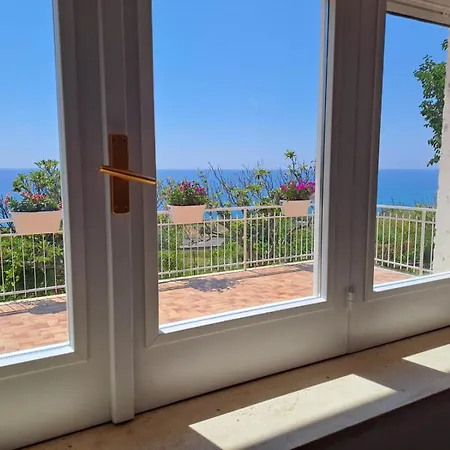 فندق مبيت وإفطار Margareth And Terrace سان لوسيدو